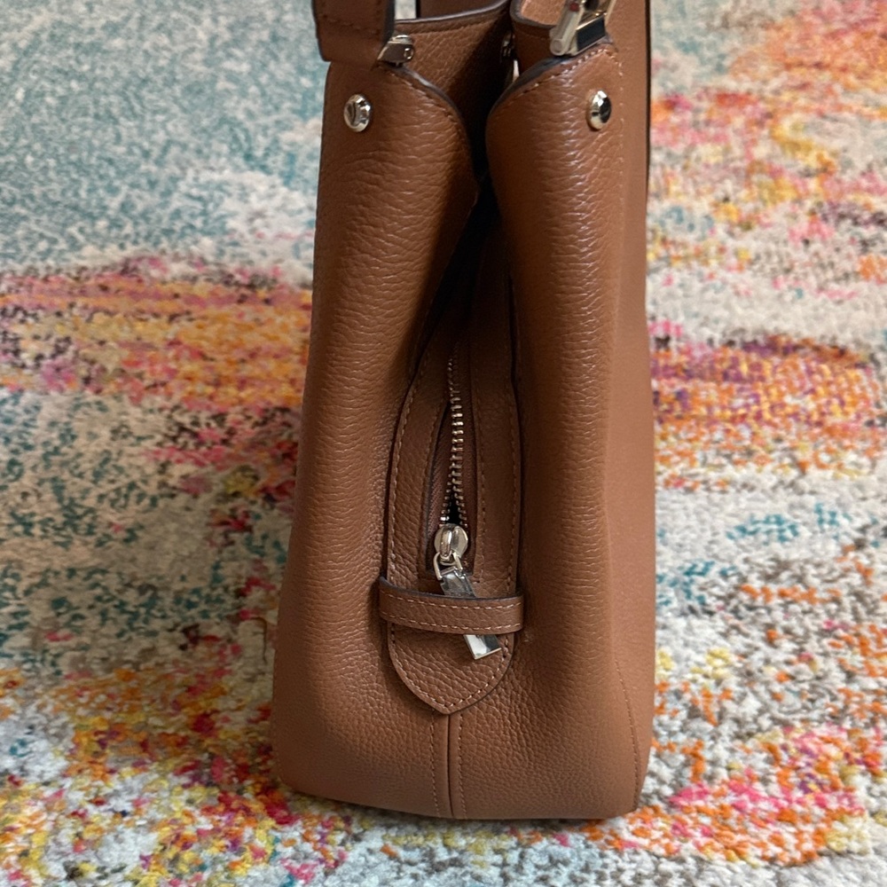 Kate Spade Leather Shoulder Bag in Tan. Great condition. Versatile - Picture 3 of 8